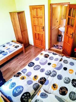 Фермерские дома Willa Wyrostek Баньска Трехместный номер с собственной ванной комнатой-1