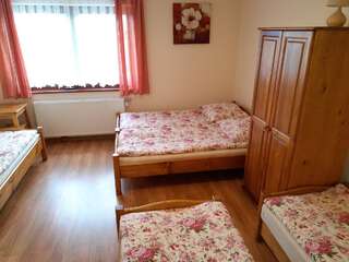 Фермерские дома Willa Wyrostek Баньска Семейный номер с видом на горы-3